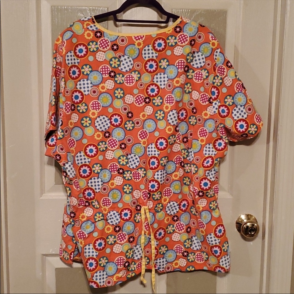 Uniform Scrub Top - Picture 2 of 3